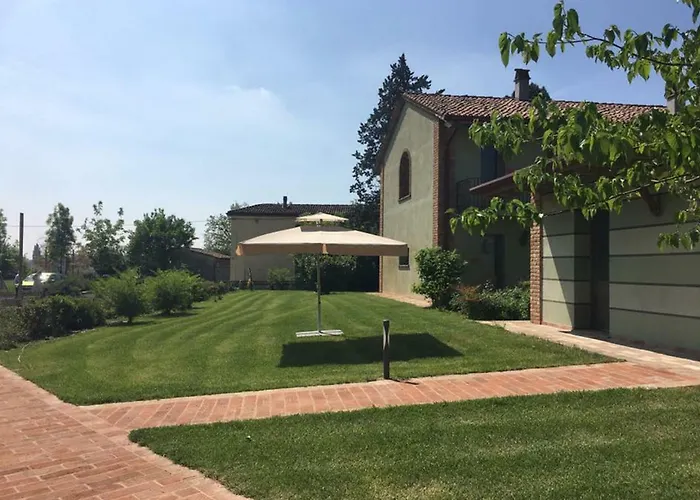 Bassanine مزرعة للإقامة Monticelli dʼOngina